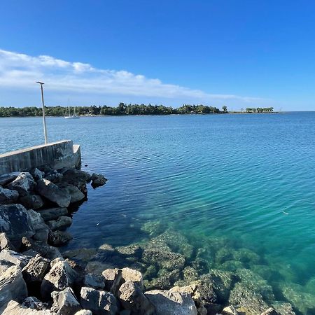 Lovrečica Todor Seaside Apartments מראה חיצוני תמונה
