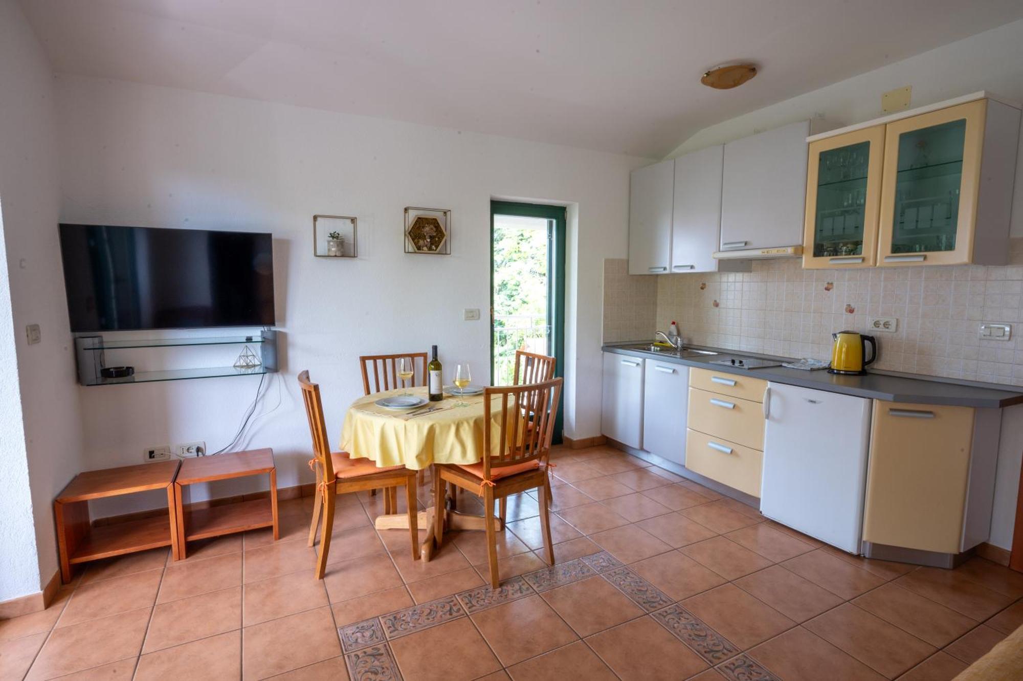 Lovrečica Todor Seaside Apartments מראה חיצוני תמונה