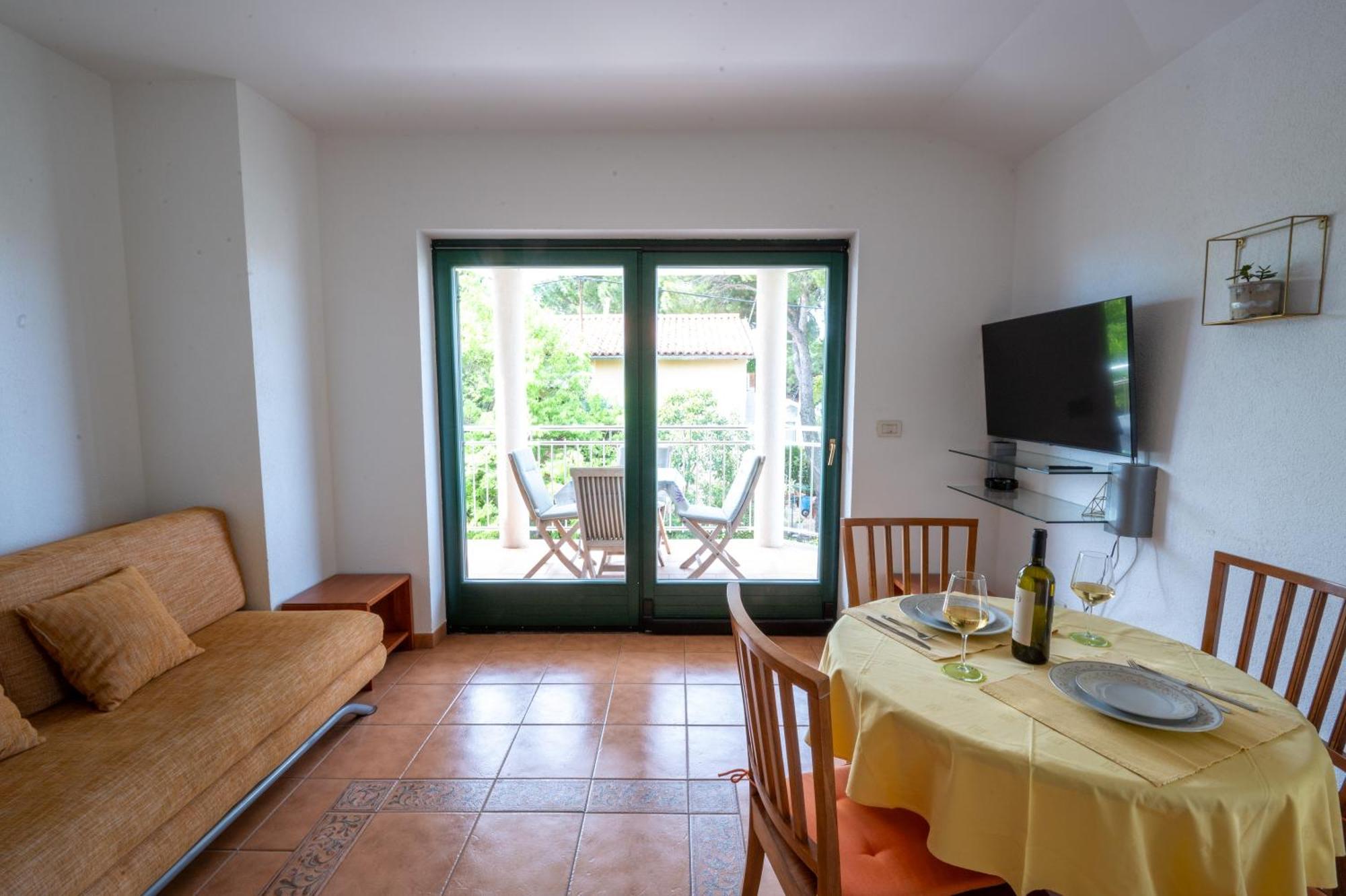 Lovrečica Todor Seaside Apartments מראה חיצוני תמונה