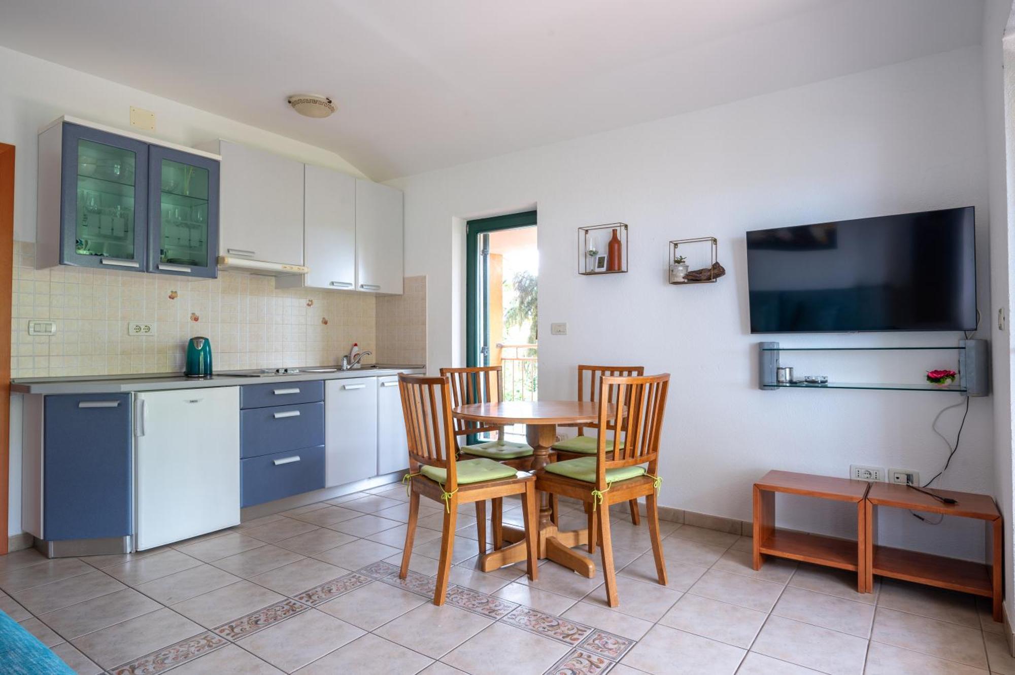 Lovrečica Todor Seaside Apartments מראה חיצוני תמונה